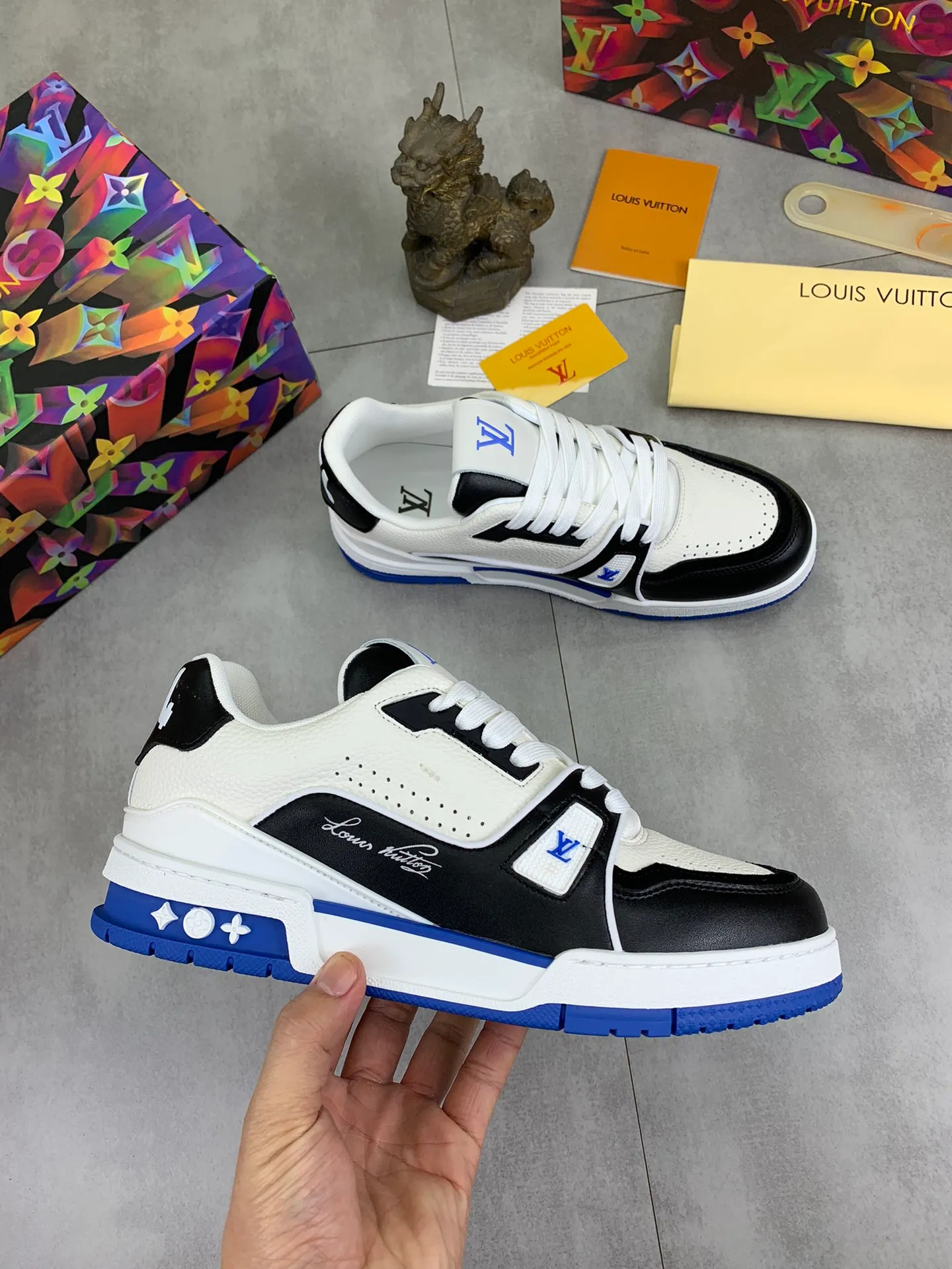 Men's shoes 💰P580 New style 💰💎💎Latest color High version 2025Louis*Vuitto* LV Traine Catwalk TRAINER outsole and fabric private model A shoe that definitely costs a lot of money and effort. This series was designed after the arrival of Vifgil. It is favored by many fans every season. Original TPU outsole Original packaging Men's size: 38-45 (46 can be customized) Color: 3️⃣ colors available (available from stock, super fast delivery)